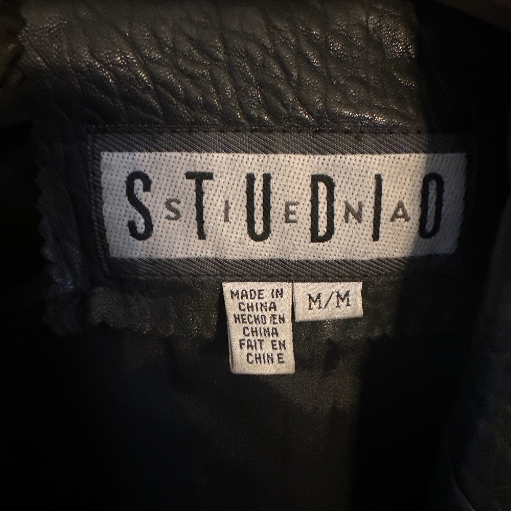 Leather jacket - Picture 2 of 3